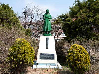 대철중학교 내 유대철 베드로상 썸네일 이미지